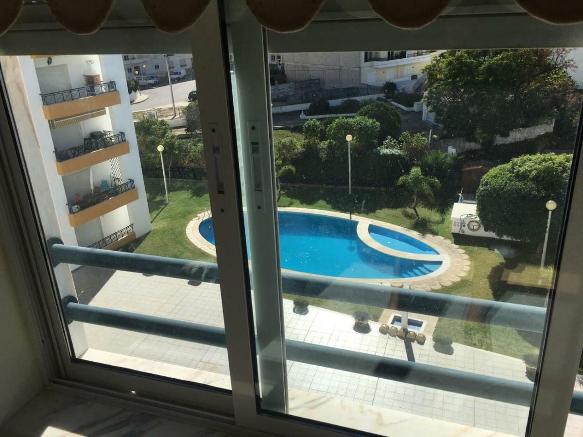 Quiet Apartment Overlooking The Swimming Pool Armação de Pêra Екстериор снимка
