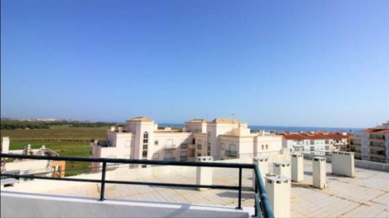 Quiet Apartment Overlooking The Swimming Pool Armação de Pêra Екстериор снимка